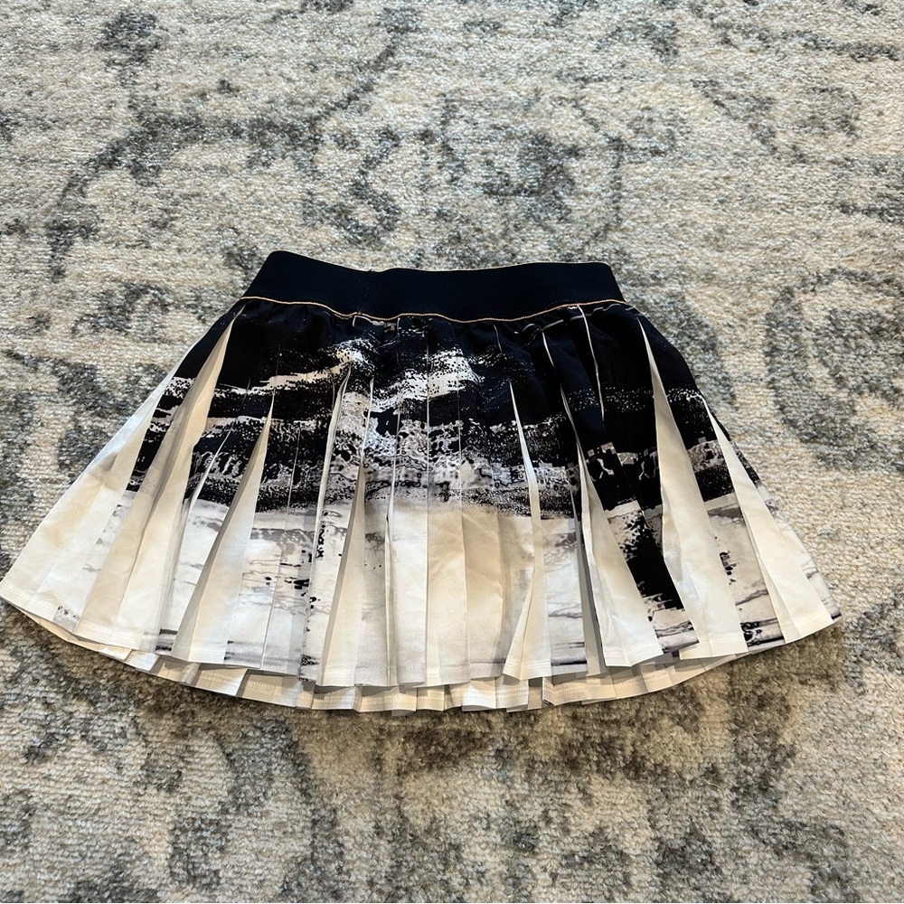 Adidas Women's New York City Black and White Pleated Tennis Skirt - Picture 6 of 7